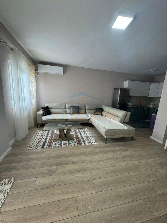 Qera, Apartament 2+1 tek Thesari, Fresk