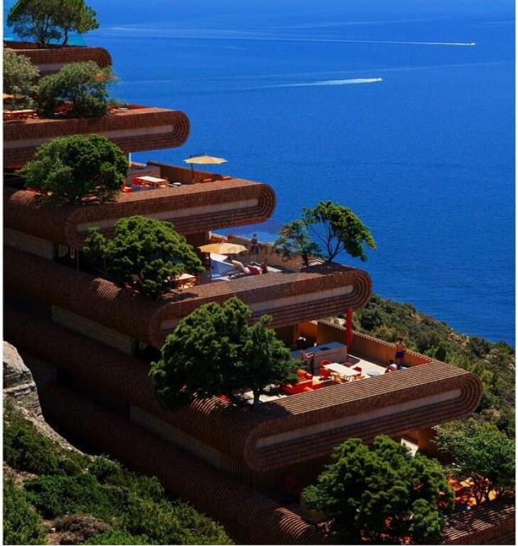 Apartament Luksos në Ndërtim, Rana Hedhun