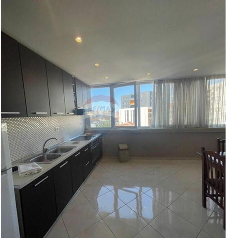 Apartament - Për Shitje - Kompleksi Kontakt, 21 Dhjetori, Tiranë