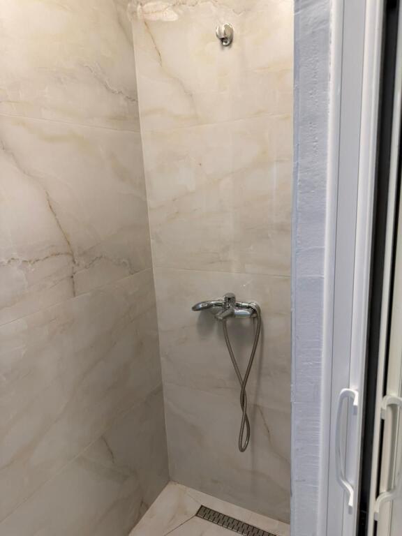 Jepet me qera njesi biznesi prane Blvd Zhan Dark