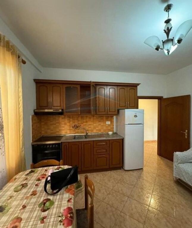 Apartament me qera, Fresku