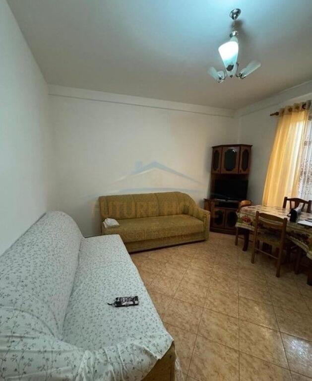 Apartament me qera, Fresku