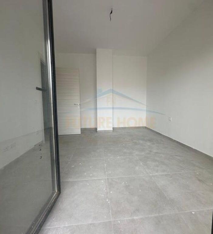 Shitet, Apartament Studio, Myslym Shyri,Tirana.