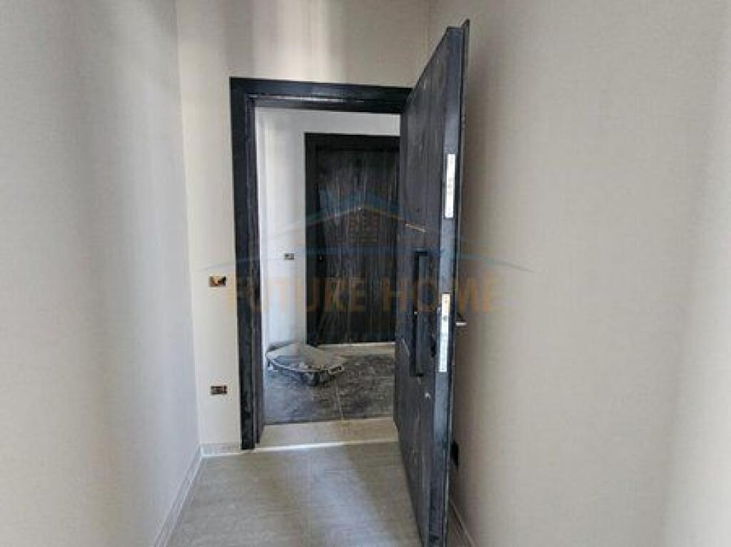 In vendita, Appartamento 2+1+2, Complesso Univers City, Tirana.