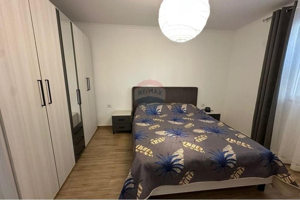 Apartament me qira 1+1 prane Rruges Barrikadave.