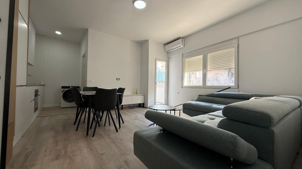 📍 Myslym Shyri, pranë Kastratit 🏢 Jepet me qira apartament 1+1
