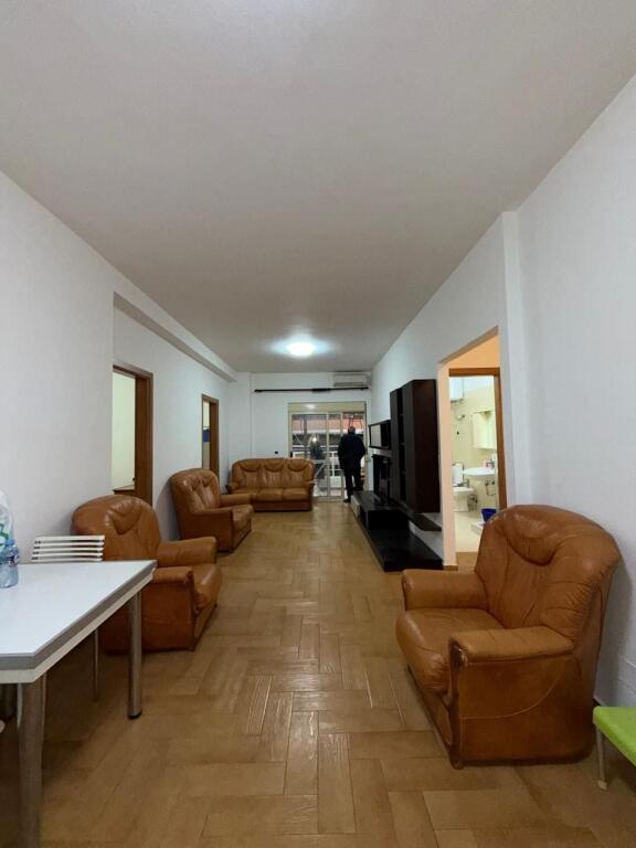 Jepet me qira apartament 2+1 – Rruga Him Kolli