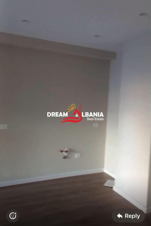 Ambjent zyrash me qera tek Kompleksi Aura ne rrugen Dritan Hoxha, Tirane ID (42611395)