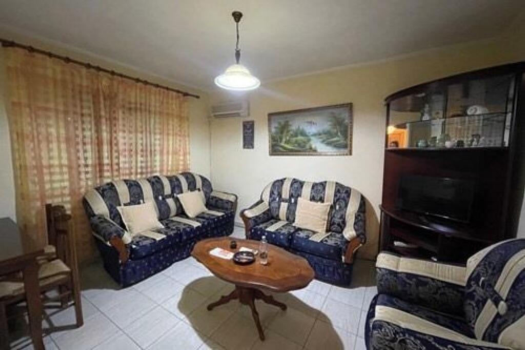 Apartament 1+1, Ali Dem!