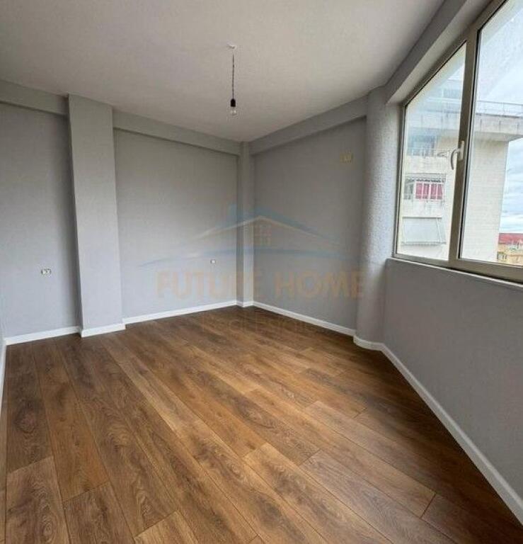 Shitet, Apartament 1+1, Fresku , Tiranë