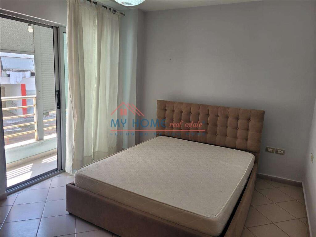Apartament 1+1 ne shitje tek Komuna e Parisit ne Tirane