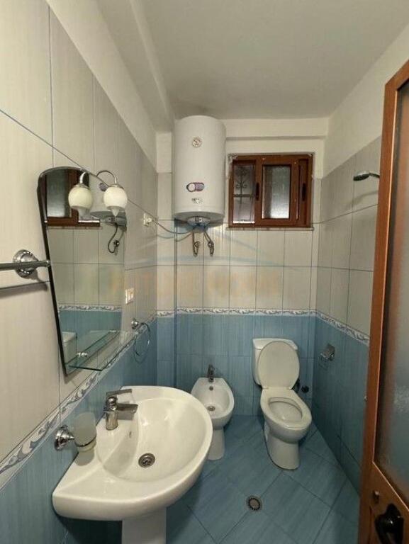 Apartament me qera, Fresku
