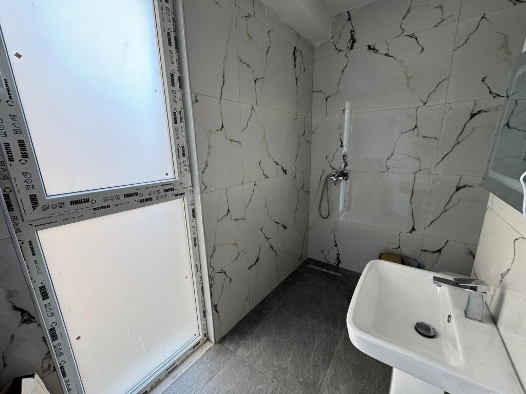 Jepet me qera Apartament 1+1+ Parkim  Adresa : Astiri Bulevardi Ri  E mobiluar  Kati 5  Cmimi 550€ i diskutueshem