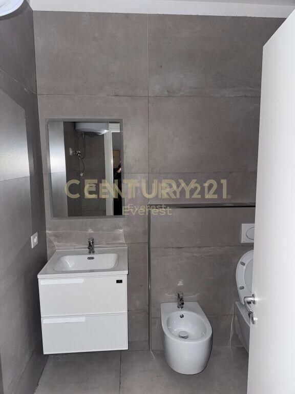 Oasis Residence – Apartament 2+1 me Post Parkimi për Qira