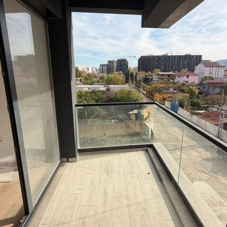 Shitet Apartament 2+1+2 tek Oazis Residence