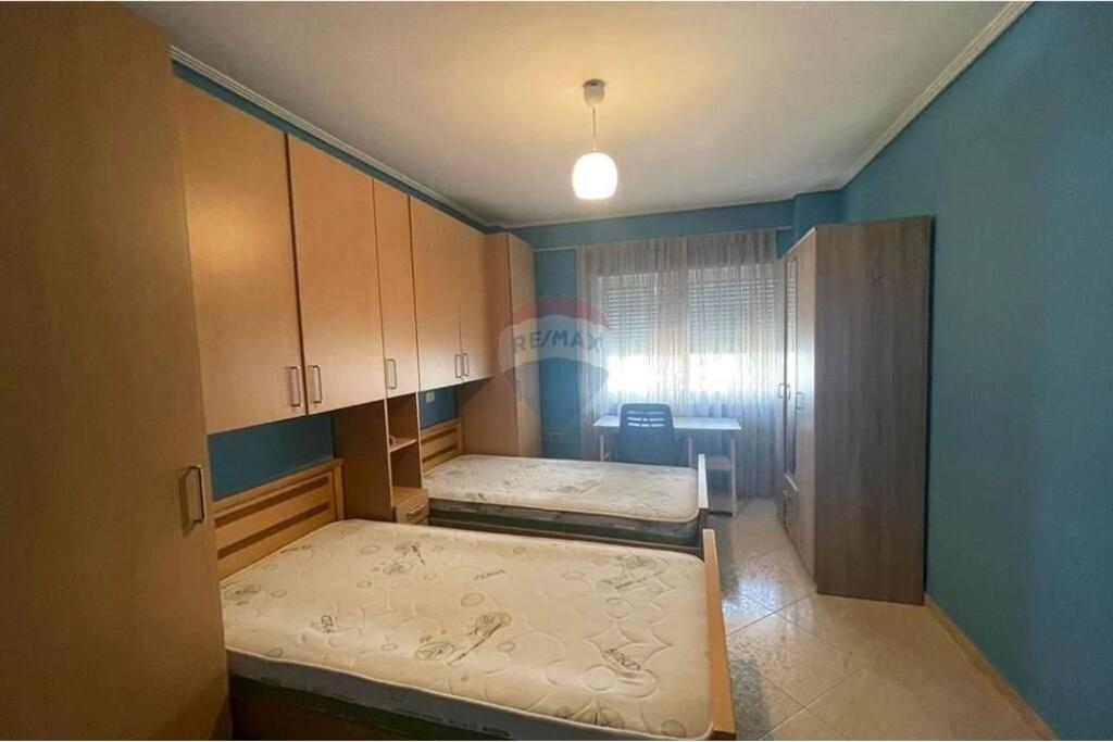 Apartament - Për Shitje - Kompleksi Kontakt, 21 Dhjetori, Tiranë