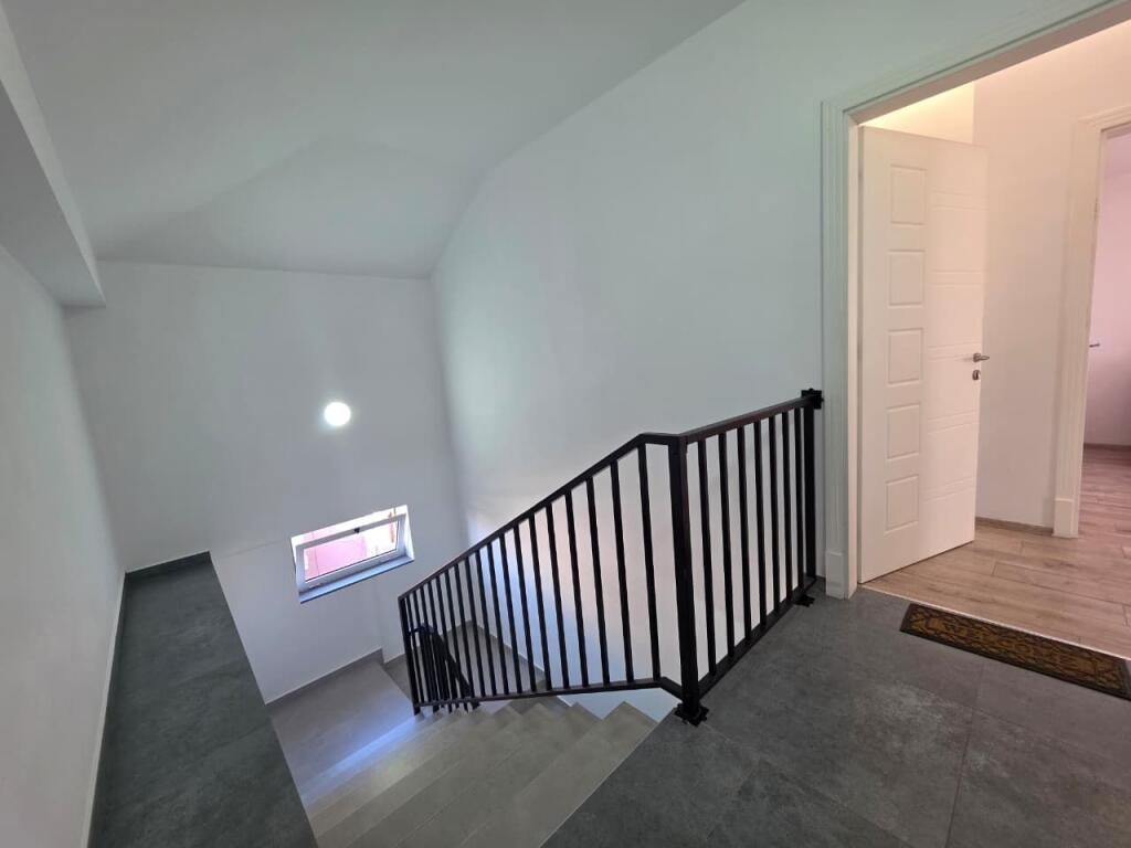 Me Qira: Apartament 2+1 (+ Super Verande &amp; 1 Post Parkimi ✨️) Rrethrrotullimi Shkoze📍 (3 min nga rrethi🔥)  500€/muaj