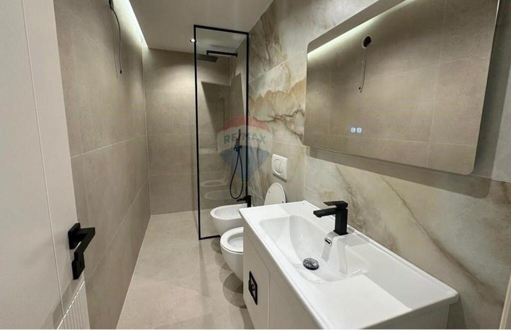 Apartament 1+1  Për Shitje  Rruga Muhamet Gjollesha, 21 Dhjetori, Tiranë!!! ID: 530471006-267