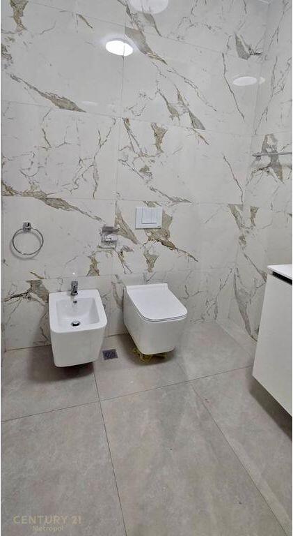 FOR RENT 1+1 APARTMENT, ZOGU I ZI! 700 € /Month Total Area  77m2