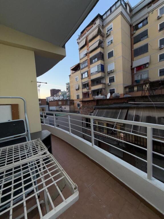 Jepet me qira apartament 2+1 – Rruga Him Kolli