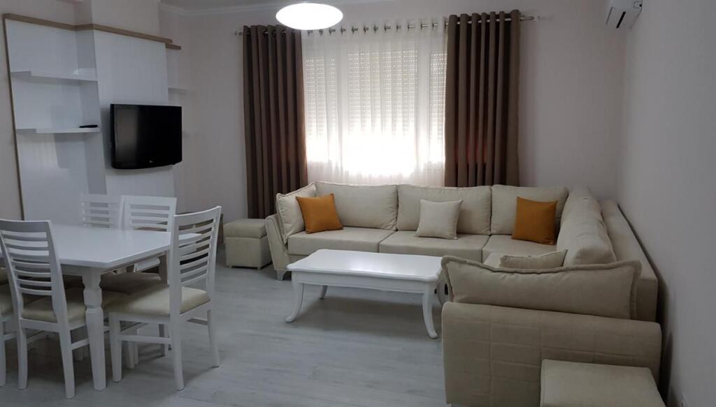 Affittasi 2+1+2wc al 6° piano, via 5 Maji, Palazzo Vila L, Completamente arredato