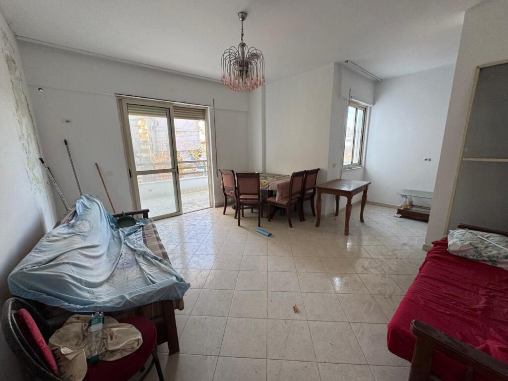 Shitet Apartament 1+1+Verand Okazion