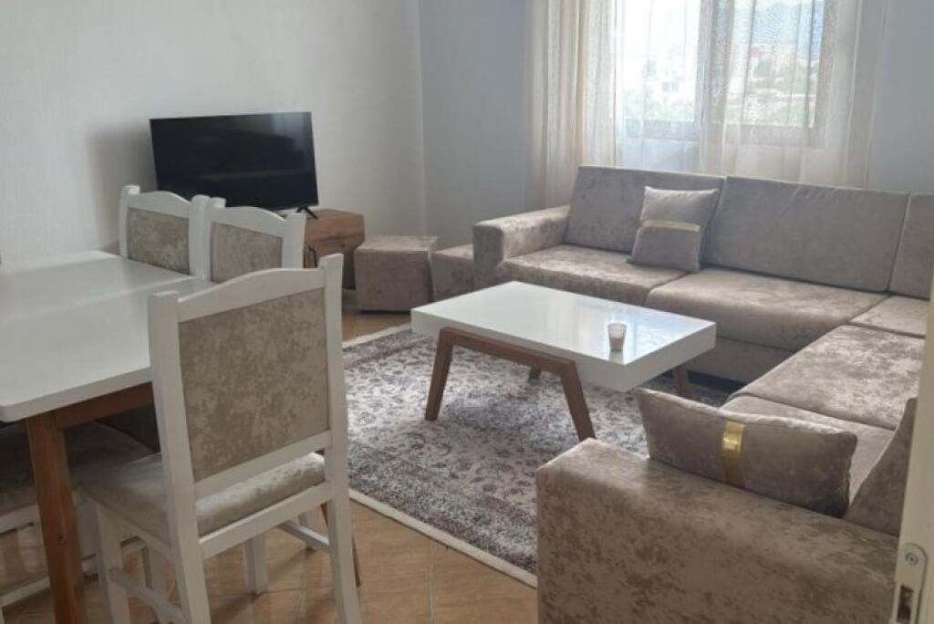 Jepet Shtepi  me qera,    ne Vile 2+1   afer TOP CHANEL    ID   13922    