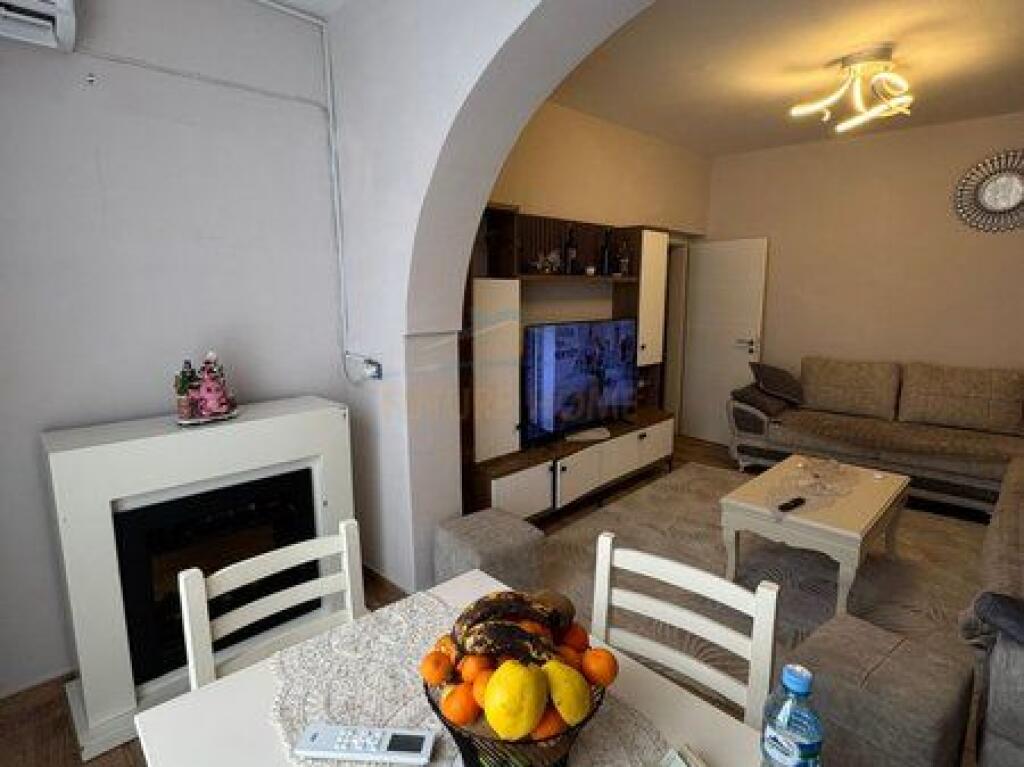 Shitet, Apartament 1+1, Kinostudio, Tiranë.