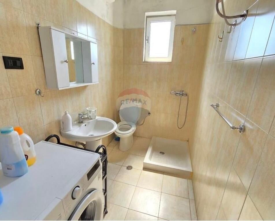 Apartament 1+1 tek Rruga e Durresit prane Kafe Flora