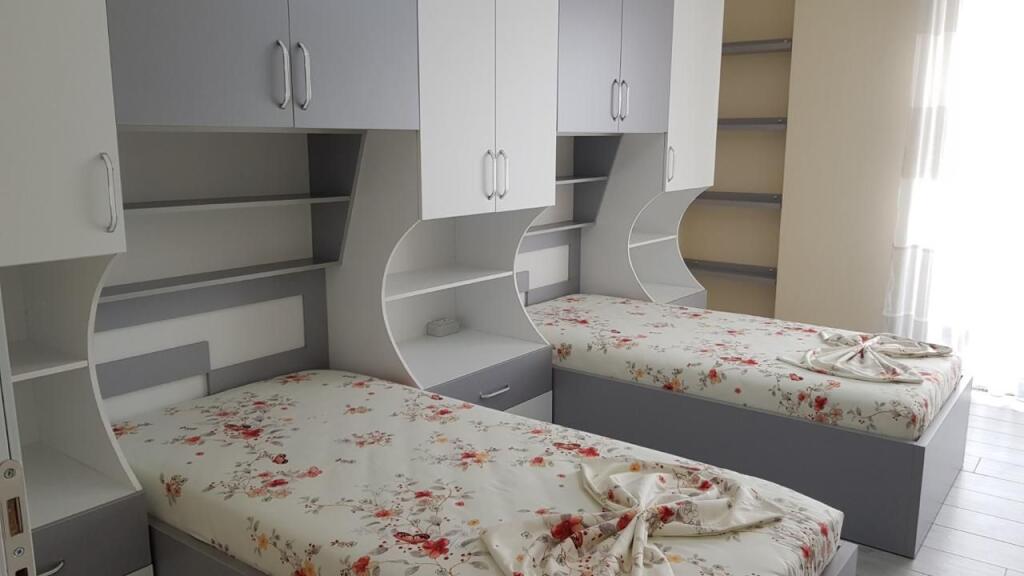 Affittasi 2+1+2wc al 6° piano, via 5 Maji, Palazzo Vila L, Completamente arredato