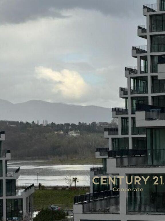 Shitet Apartament 3+1+2 Parkime ne Lake View!! 900,000 € Sip. Totale  192m2  Sip. e brendshme  165m2