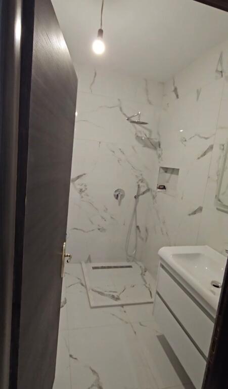 JEPET ME QIRA 2+1+1 ASTIR 50.000 LEKE