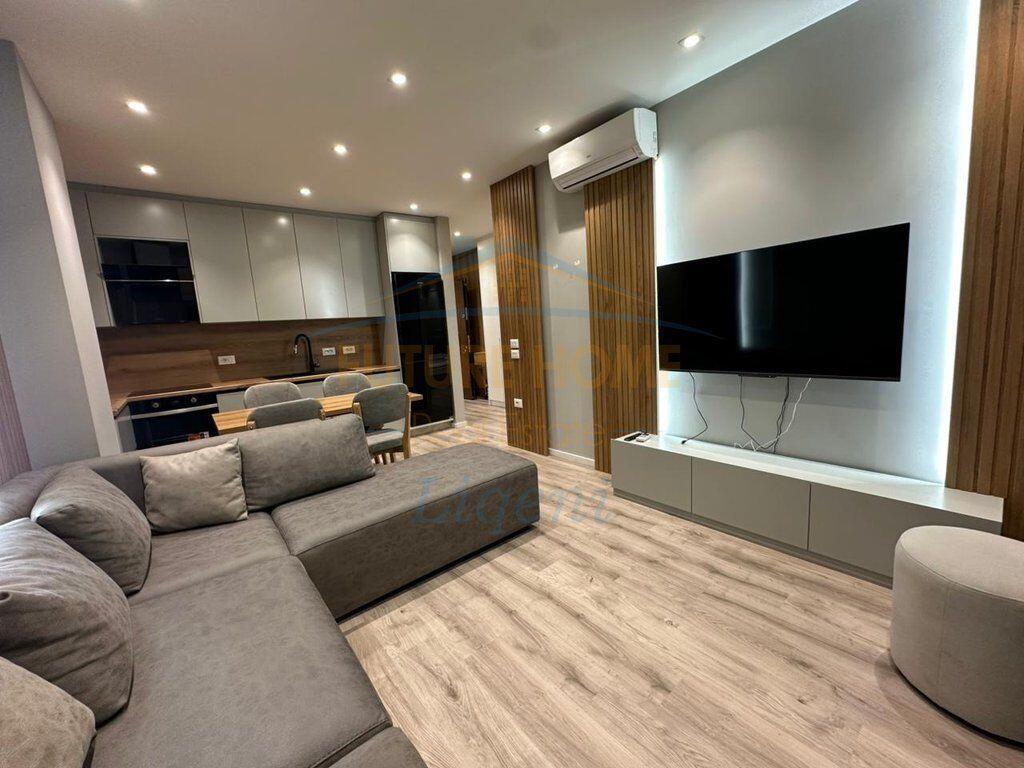 Shitet, Apartament 1+1+Post Parkimi, Shkolla e Kuqe, Tirane.