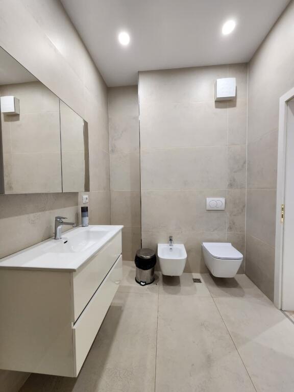 Office for Rent (completely new)🔥 Building 2024 Selvia/ Passing the Gold villa -- 105 m2 55,000 lekë/Month Net