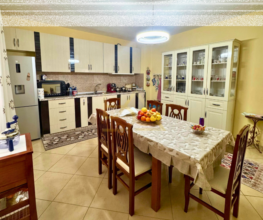 Shitet Vila – Vorë, Tiranë