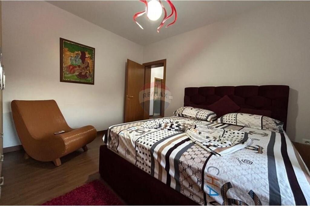 Shitet Apartament 1+1