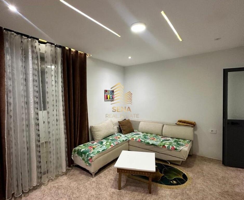 Qira, Apartament, 1+1, Ish Resotorant Durresi, 450 Euro/muaj- Per periudhe 6 Mujore