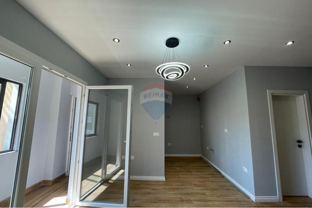 Apartament 1+1 per shitje te 5 Maji!