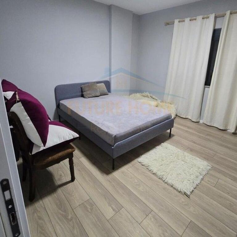 Qera, Apartament 2+1 tek Thesari, Fresk