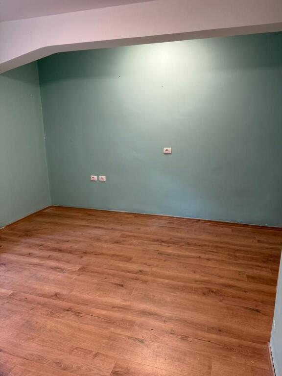 Jepet me qera njesi biznesi prane Blvd Zhan Dark