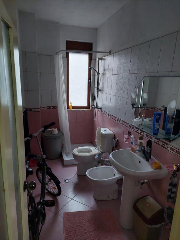 Shitet apartament 1+1 - Shkëmbi i Kavajës