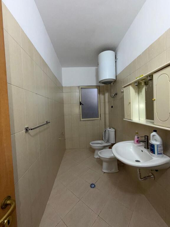 Jepet me qira apartament 2+1 – Rruga Him Kolli