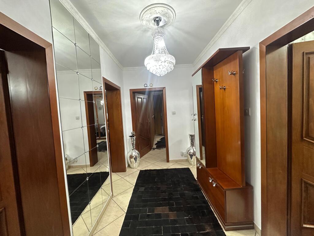 🏡Shitet Apartament 2+1 | 📍Rruga Kavajes, prane Globe