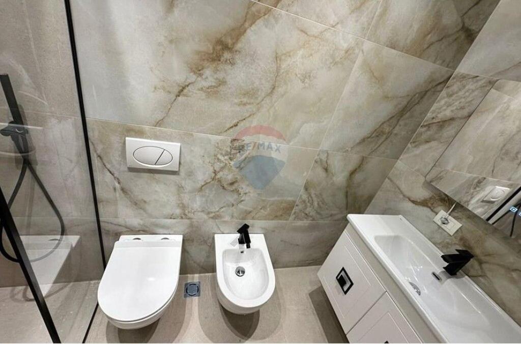 Apartament 1+1 Për Shitje Rruga Muhamet Gjollesha, 21 Dhjetori, Tiranë!! ID: 530471006-268