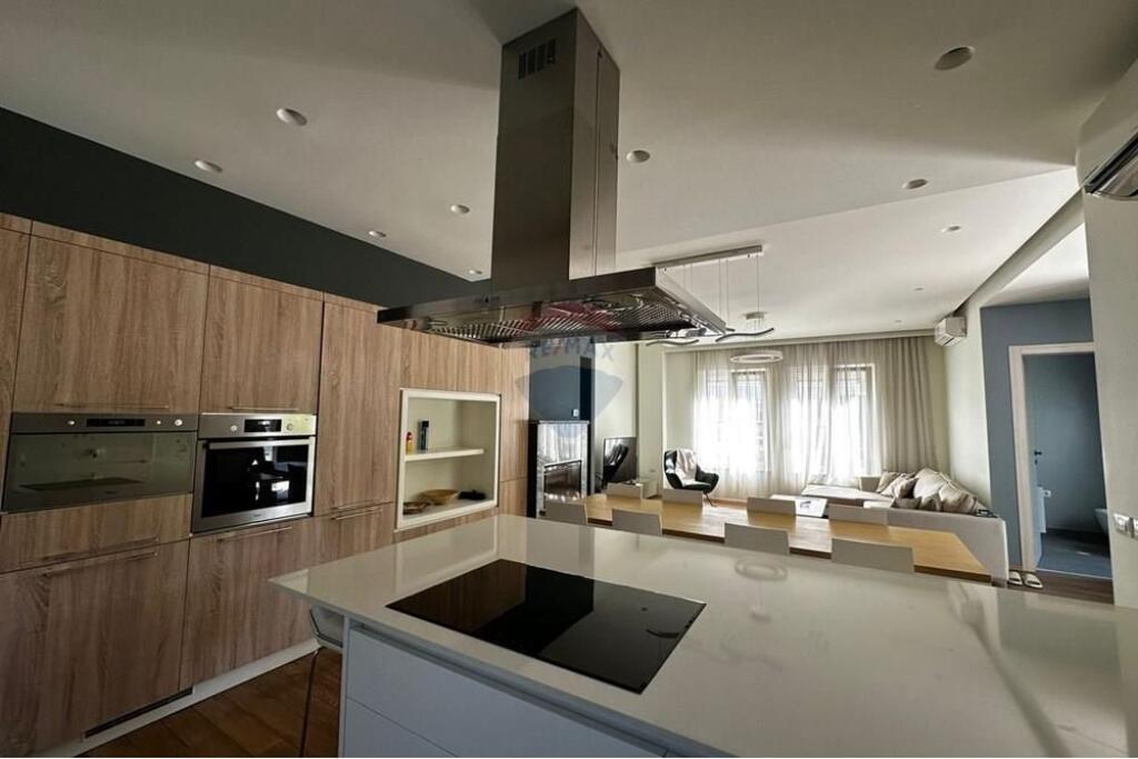 VILE LUKSOZE PER QIRA, WHITE HOUSE RESIDENCE