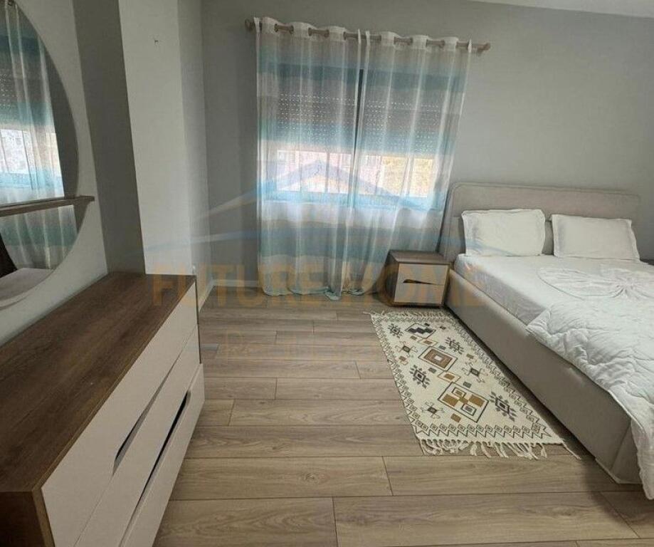 Qera, Apartament 2+1 tek Thesari, Fresk