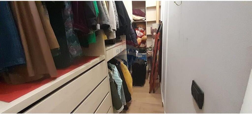 Shitet apartament 2+1 te Qyteti Studenti!