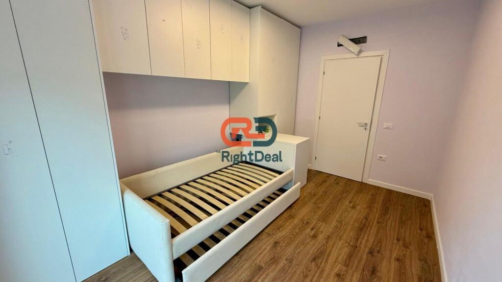 Tek Rezidenca Kodra E Diellit, Shitet Super Apartament 3+1+2+Verande, I Investuar !