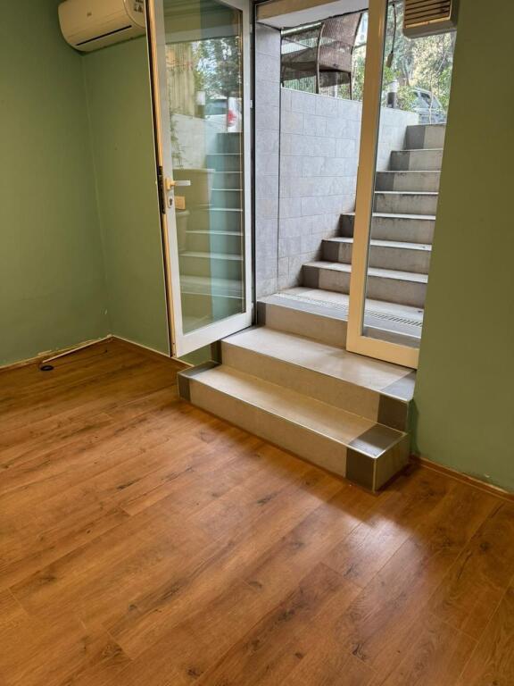 Jepet me qera njesi biznesi prane Blvd Zhan Dark