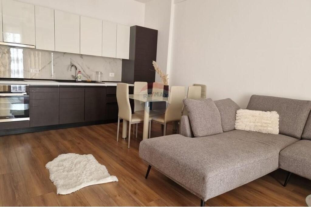 Jepet me Qira Apartament 1+1 te Farmacia 10